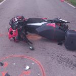 AKTUALIZOVÁNO: U Volenic zemřel ve čtvrtek večer motorkář. Muže nalezli svědci, kteří slyšeli náraz