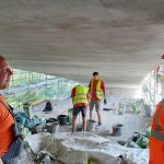 Práce na Zvíkovském mostu pokračují, ale termín se zřejmě nestihne. Podívejte se do zákulisí rekonstrukce