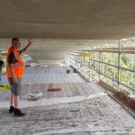 Práce na Zvíkovském mostu pokračují, ale termín se zřejmě nestihne. Podívejte se do zákulisí rekonstrukce