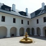 Citlivou rekonstrukcí pod dohledem památkářů dostal zámek v Nové Včelnici moderní vzhled