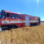 Požáry neberou konce. V Plíškovicích hořel kombajn, v Předbořicích zemědělská hala