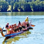 Hradecký rybník Vajgar ovládly dračí lodě. Vajgarská saň se jela už po šesté
