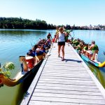 Hradecký rybník Vajgar ovládly dračí lodě. Vajgarská saň se jela už po šesté