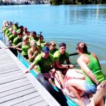 Hradecký rybník Vajgar ovládly dračí lodě. Vajgarská saň se jela už po šesté