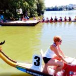 Hradecký rybník Vajgar ovládly dračí lodě. Vajgarská saň se jela už po šesté