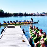 Hradecký rybník Vajgar ovládly dračí lodě. Vajgarská saň se jela už po šesté