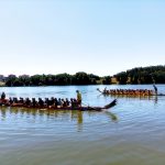 Hradecký rybník Vajgar ovládly dračí lodě. Vajgarská saň se jela už po šesté