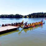 Hradecký rybník Vajgar ovládly dračí lodě. Vajgarská saň se jela už po šesté