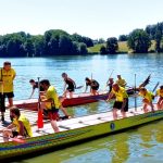 Hradecký rybník Vajgar ovládly dračí lodě. Vajgarská saň se jela už po šesté