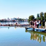 Hradecký rybník Vajgar ovládly dračí lodě. Vajgarská saň se jela už po šesté