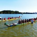 Hradecký rybník Vajgar ovládly dračí lodě. Vajgarská saň se jela už po šesté