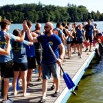 Hradecký rybník Vajgar ovládly dračí lodě. Vajgarská saň se jela už po šesté