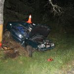 Při noční nehodě na Prachaticku zemřel mladý spolujezdec. Zraněný opilý řidič z místa odešel