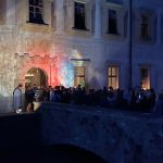 Do renesanční Kratochvíle se až do neděle vrací divadlo a hudba při svíčkách, po vodě pluje gondola