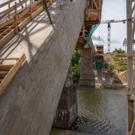 Stavbu železničního mostu u Červené poznamenala smrt jednoho z dělníků