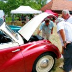 Farskou louku v Lomnici nad Lužnicí zaplnily veteránské vozy