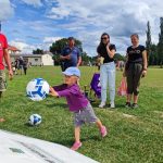 Sportovní víkend v Hrazánkách se vydařil. V neděli cvičili na hřišti také psi