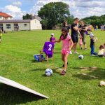 Sportovní víkend v Hrazánkách se vydařil. V neděli cvičili na hřišti také psi