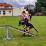 Sportovní víkend v Hrazánkách se vydařil. V neděli cvičili na hřišti také psi