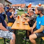 Sportovní víkend v Hrazánkách se vydařil. V neděli cvičili na hřišti také psi