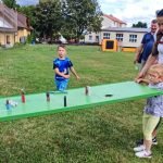 Sportovní víkend v Hrazánkách se vydařil. V neděli cvičili na hřišti také psi