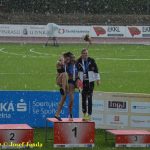 VIDEO: Jedno z posledních vyhlašování na MČR v atletice spláchl v Táboře silný déšť
