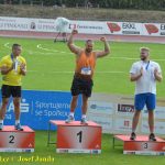 VIDEO: Jedno z posledních vyhlašování na MČR v atletice spláchl v Táboře silný déšť