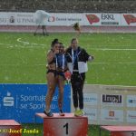 VIDEO: Jedno z posledních vyhlašování na MČR v atletice spláchl v Táboře silný déšť