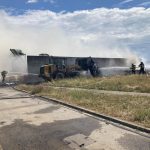 Požár pneumatik hasiči zlikvidovali. Kouř s koncentrací škodlivin se šířil do širokého okolí