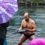 VIDEO: Zlatokopové se vrhli do Otavy navzdory dešti