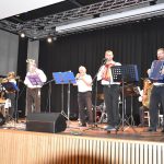 Muziku u kaštanu museli v Sepekově přesunout pod střechu