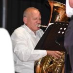 Muziku u kaštanu museli v Sepekově přesunout pod střechu