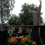 Komentovaná prohlídka hřbitova v Chýnově připomněla tři chýnovské sochaře