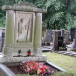 Komentovaná prohlídka hřbitova v Chýnově připomněla tři chýnovské sochaře
