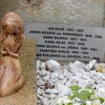 Komentovaná prohlídka hřbitova v Chýnově připomněla tři chýnovské sochaře