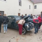 Nádvoří hradeckého zámku hostilo výstavu veteránských vozů