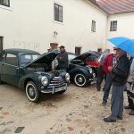 Nádvoří hradeckého zámku hostilo výstavu veteránských vozů