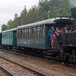 Parní léto v Dačicích déšť nepřekazil. Jízdu historickou lokomotivou si lidé nenechali ujít