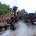 Parní léto v Dačicích déšť nepřekazil. Jízdu historickou lokomotivou si lidé nenechali ujít