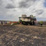 Na Táborsku hořel kombajn a pole s pšenicí. Škoda je 1,8 milionu korun