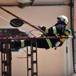 Železní hasiči v plné výstroji bojovali s nástrahami tratě i výhní na náměstí v Týně