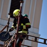 Železní hasiči v plné výstroji bojovali s nástrahami tratě i výhní na náměstí v Týně