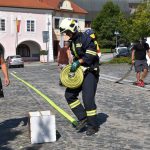 Železní hasiči v plné výstroji bojovali s nástrahami tratě i výhní na náměstí v Týně