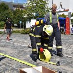 Železní hasiči v plné výstroji bojovali s nástrahami tratě i výhní na náměstí v Týně