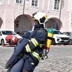 Železní hasiči v plné výstroji bojovali s nástrahami tratě i výhní na náměstí v Týně