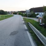 Motorkář na harleyi boural v Komařicích. Měl v sobě přes dvě promile