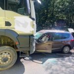 U Lišova se srazilo osobní a nákladní auto. Provoz je řízen kyvadlově