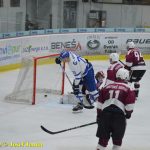 Kohouti smetli Chomutov ve druhé třetině čtyřmi góly