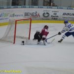 Kohouti smetli Chomutov ve druhé třetině čtyřmi góly