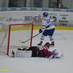 Kohouti smetli Chomutov ve druhé třetině čtyřmi góly